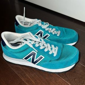 NEW BALANCE SNEAKERS